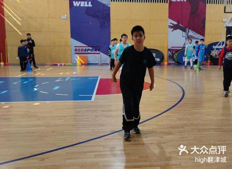 Basketball Garden Step (basic skills training of basketball footwork)